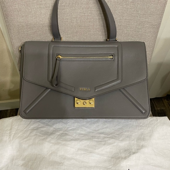 Pre loved grey leather Furla handbag - Picture 2 of 16